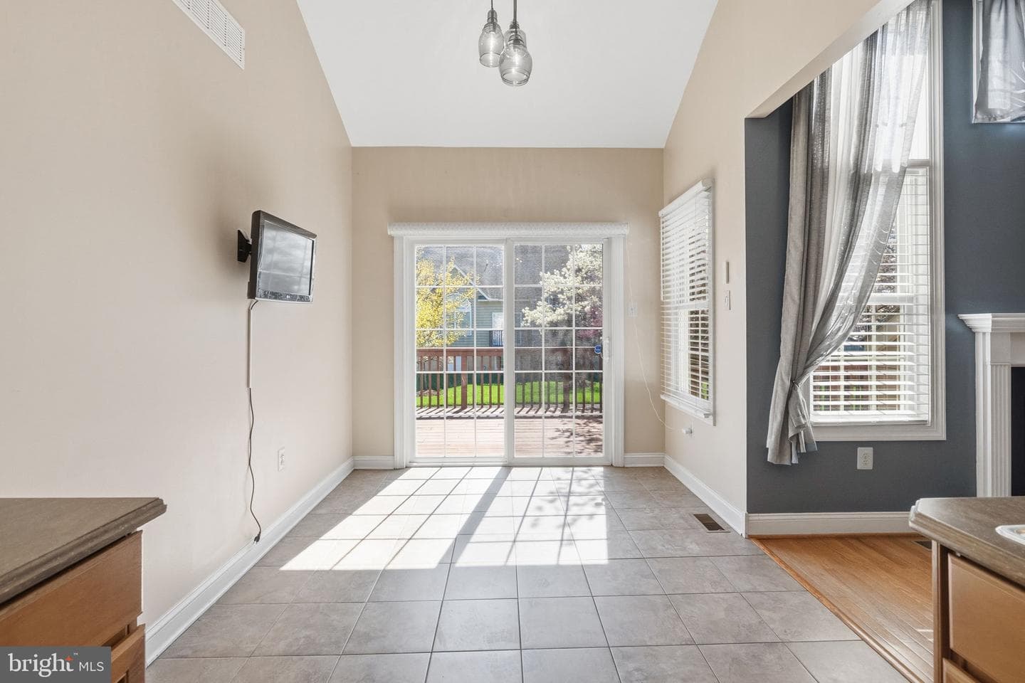 705 E Kennedy Road photo 18