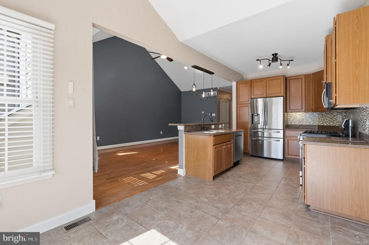 705 E Kennedy Road photo 21
