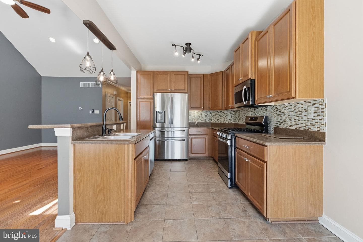 705 E Kennedy Road photo 22