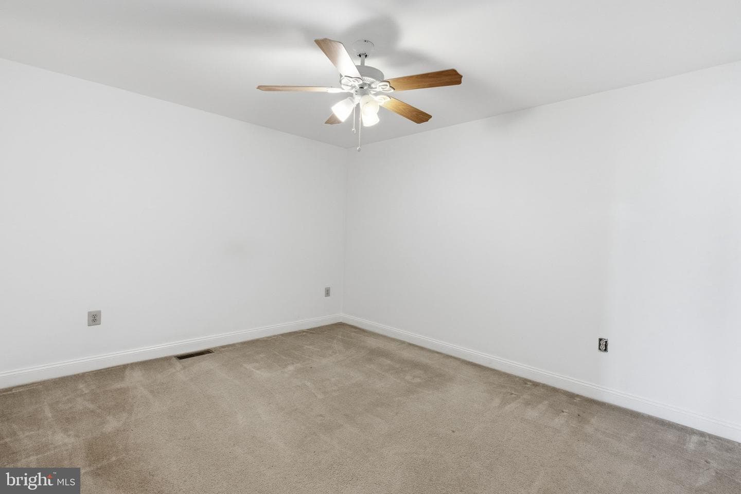 705 E Kennedy Road photo 29