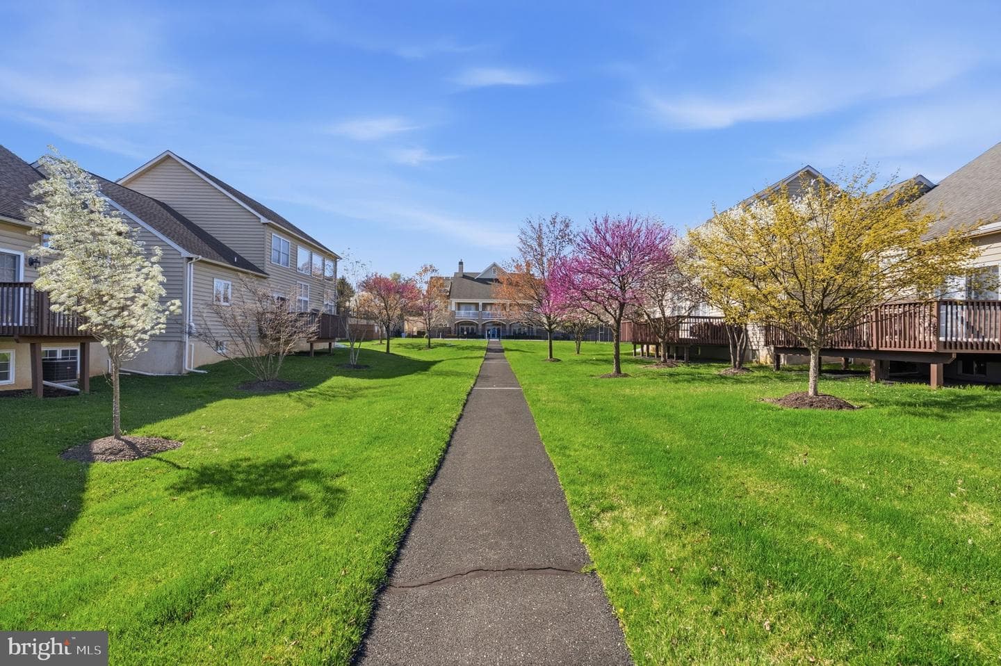 705 E Kennedy Road photo 34