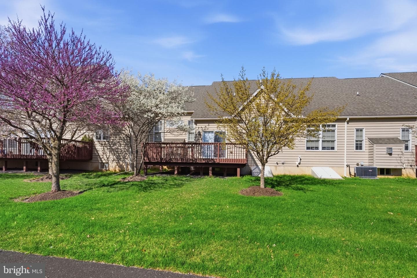 705 E Kennedy Road photo 35