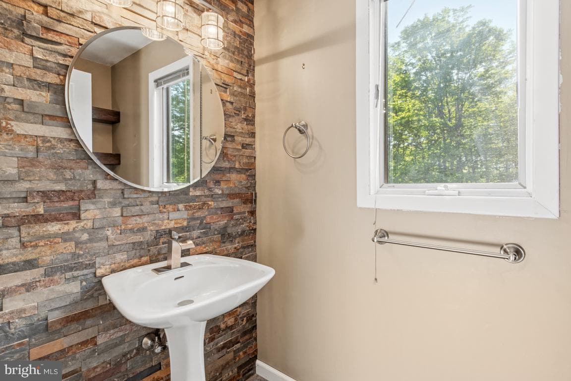 4908 Martha Lane photo 16