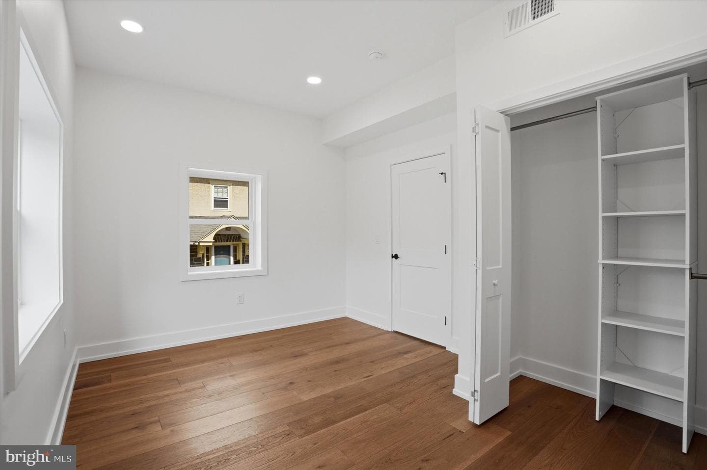 425 Grove Place photo 22