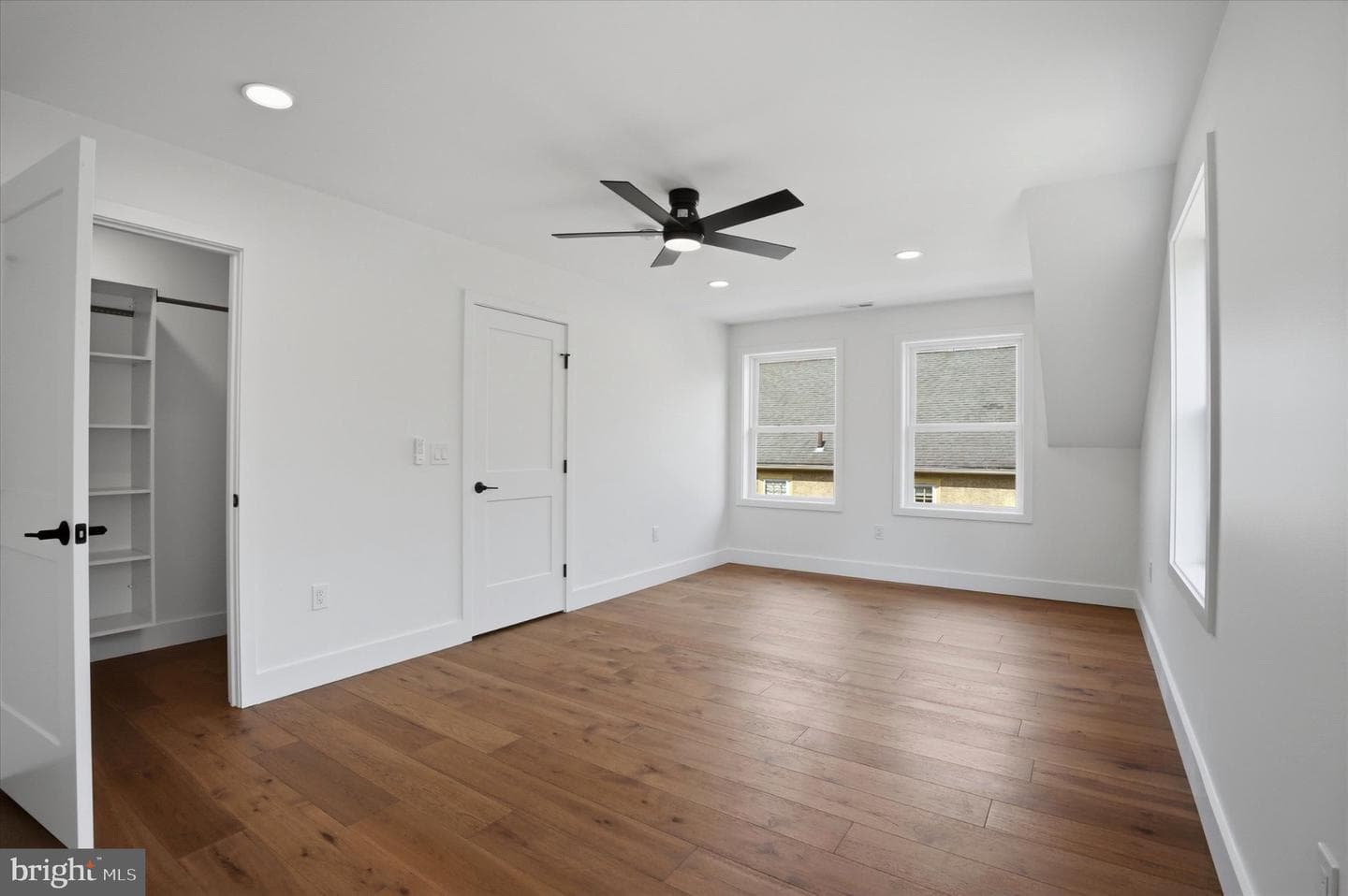 425 Grove Place photo 29