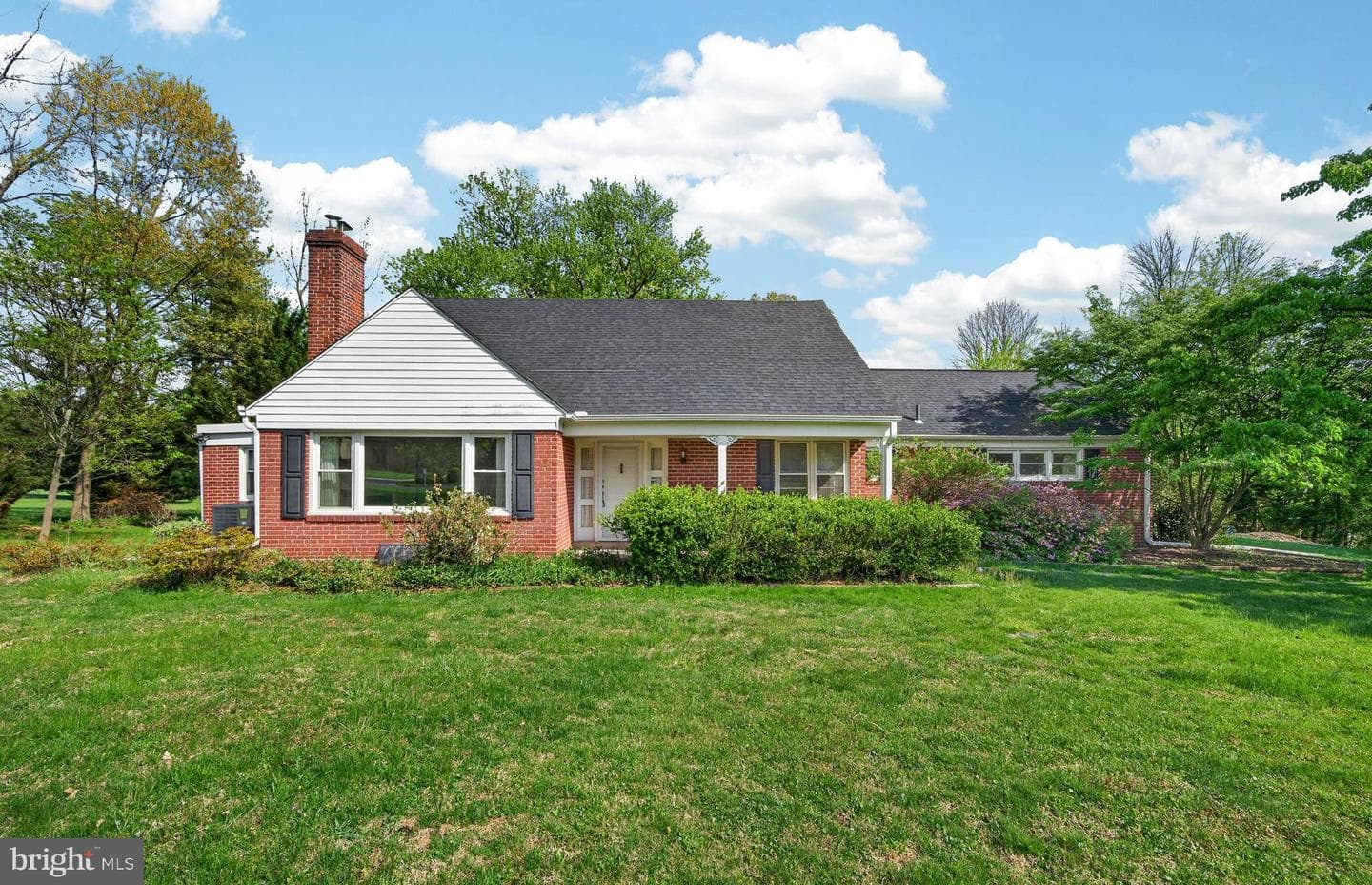 1702 Pemberton Road photo 5