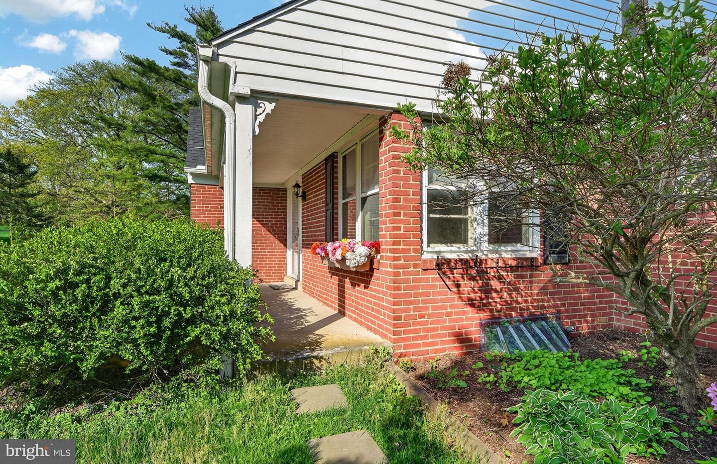 1702 Pemberton Road photo 6