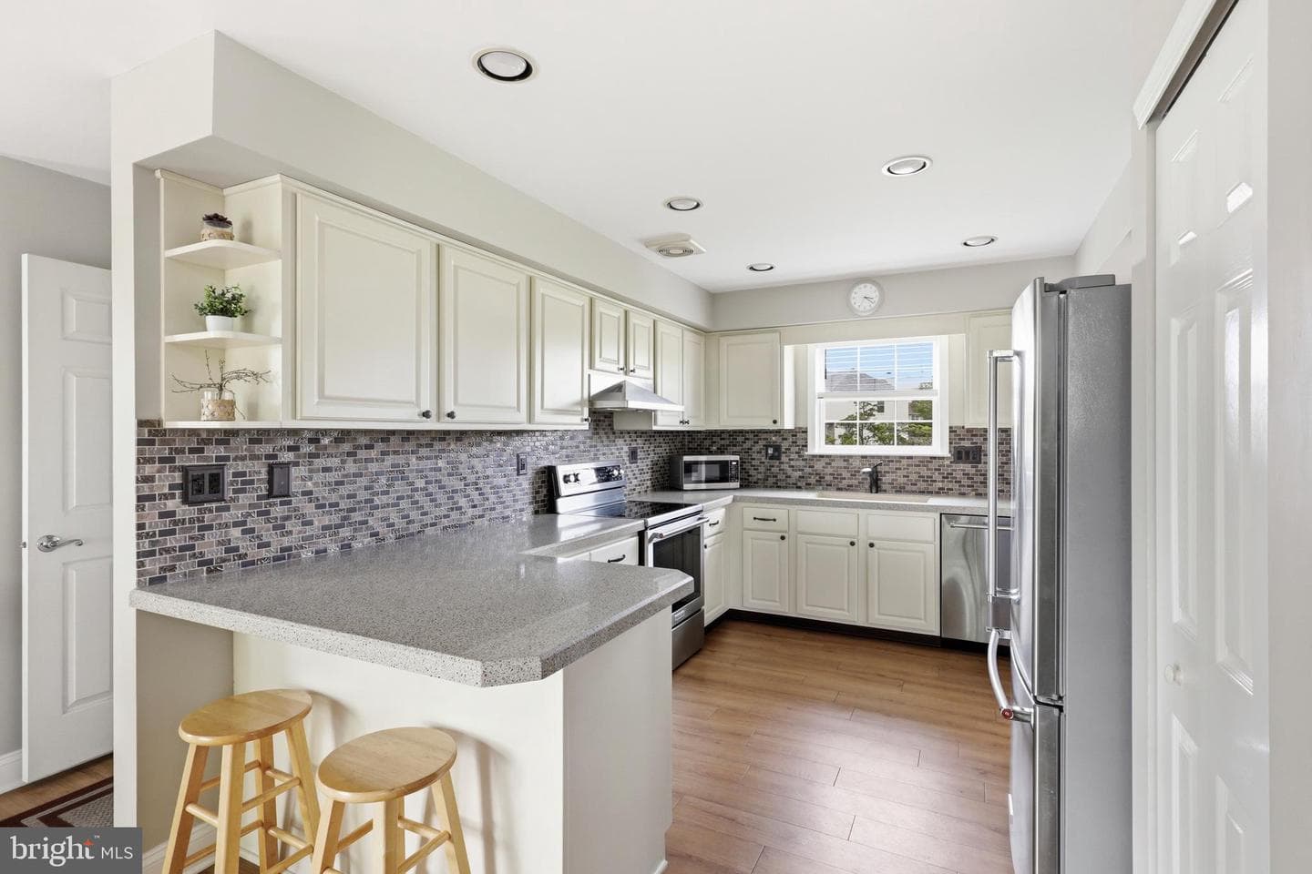 723 Gregory Drive photo 10