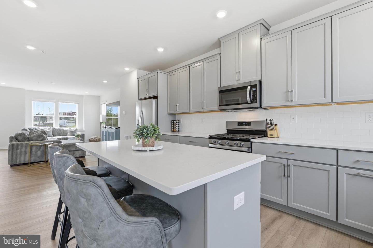 65 E Front Street photo 15