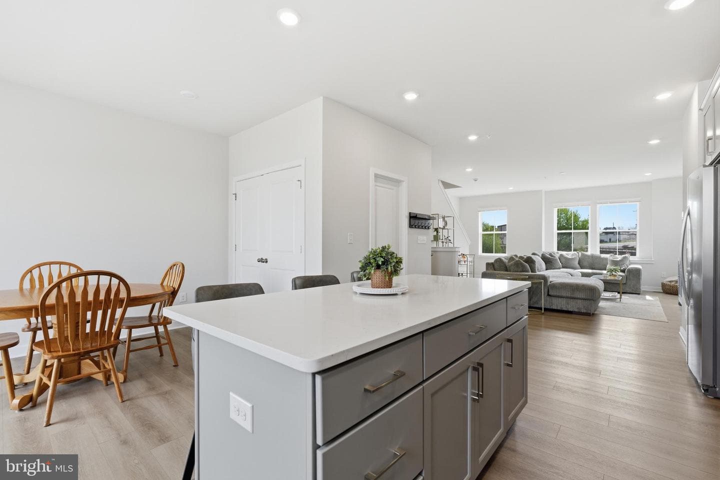 65 E Front Street photo 16