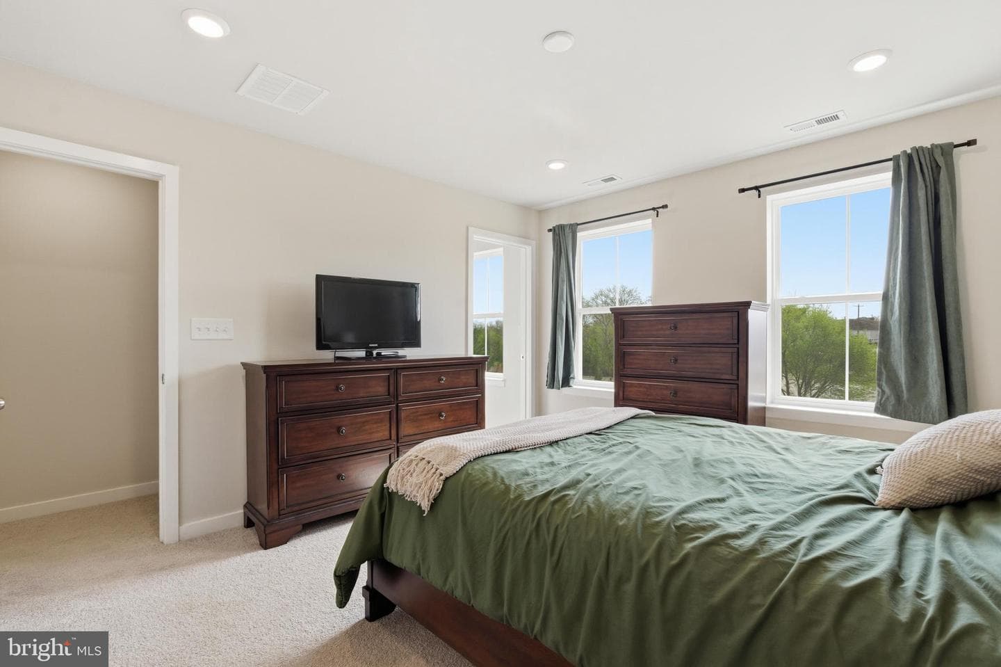 65 E Front Street photo 26