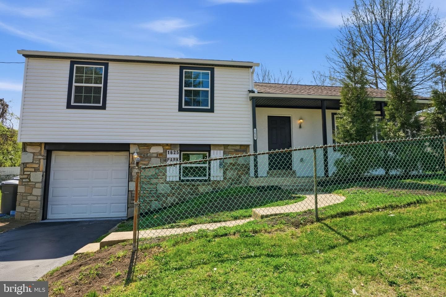 1625 Park Avenue photo 2