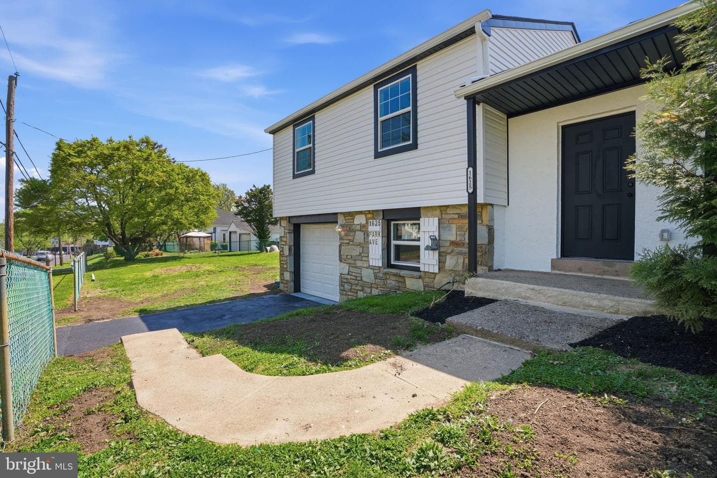 1625 Park Avenue photo 3