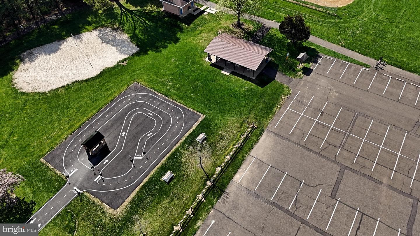 201 Essex Court photo 65