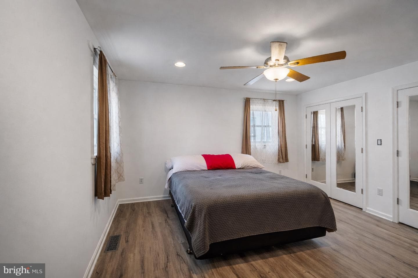 1032 East Avenue photo 10