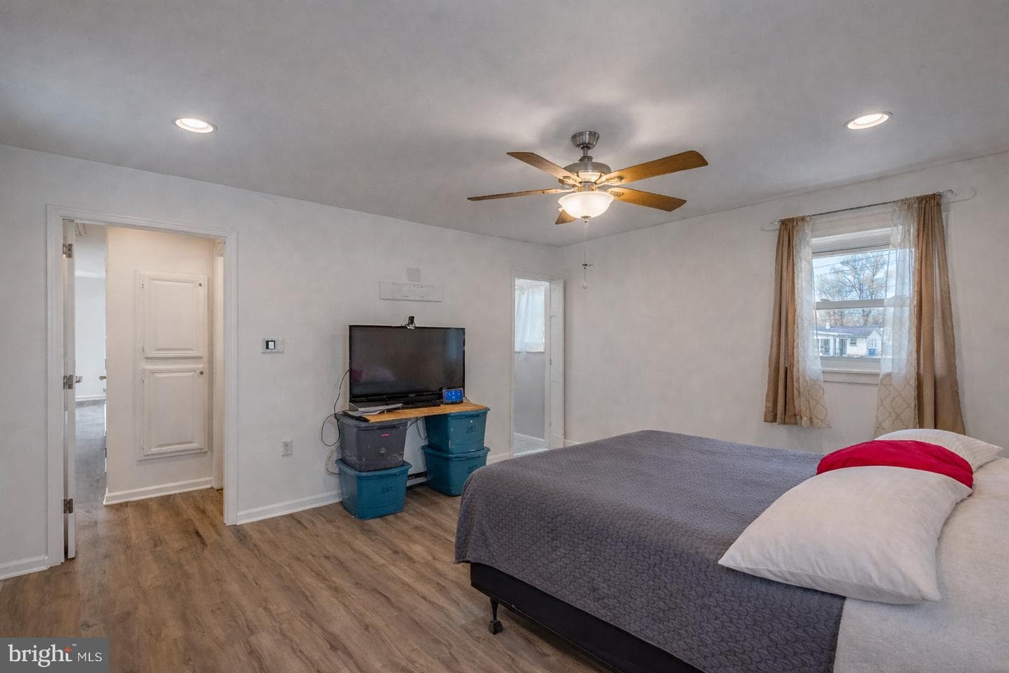 1032 East Avenue photo 13