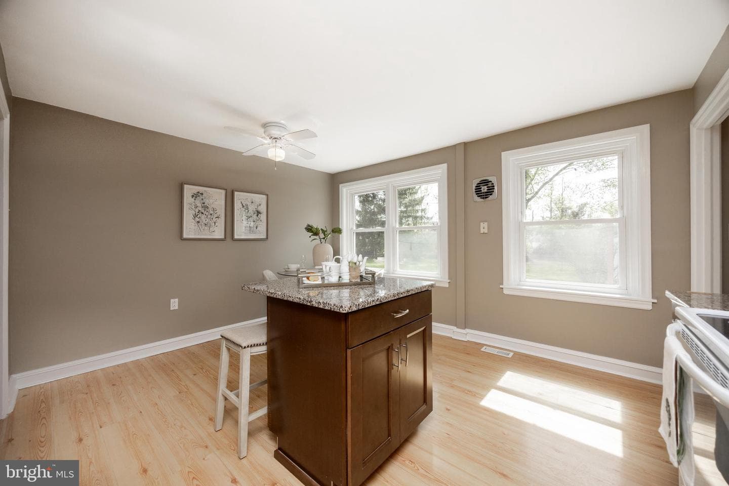 12 Willow Avenue photo 15