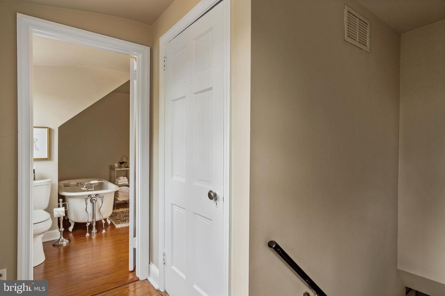 7901 Cobden Road photo 31
