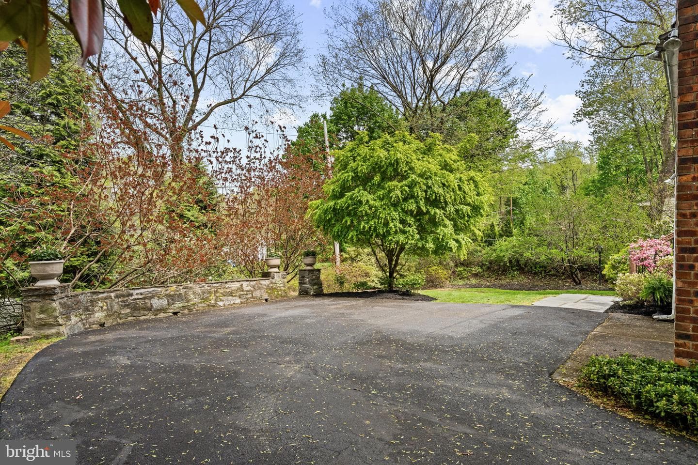 7901 Cobden Road photo 40