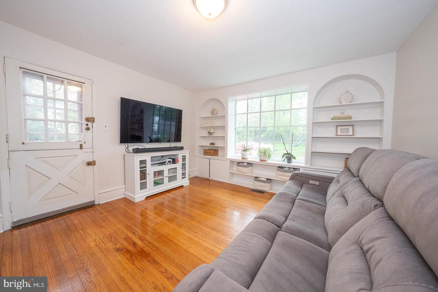 1121 Montgomery Avenue photo 18