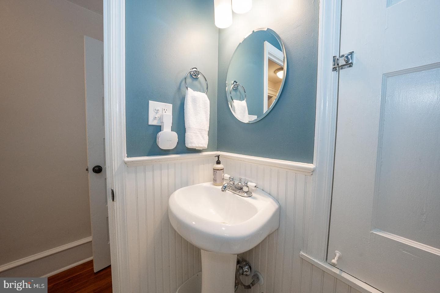 1121 Montgomery Avenue photo 25