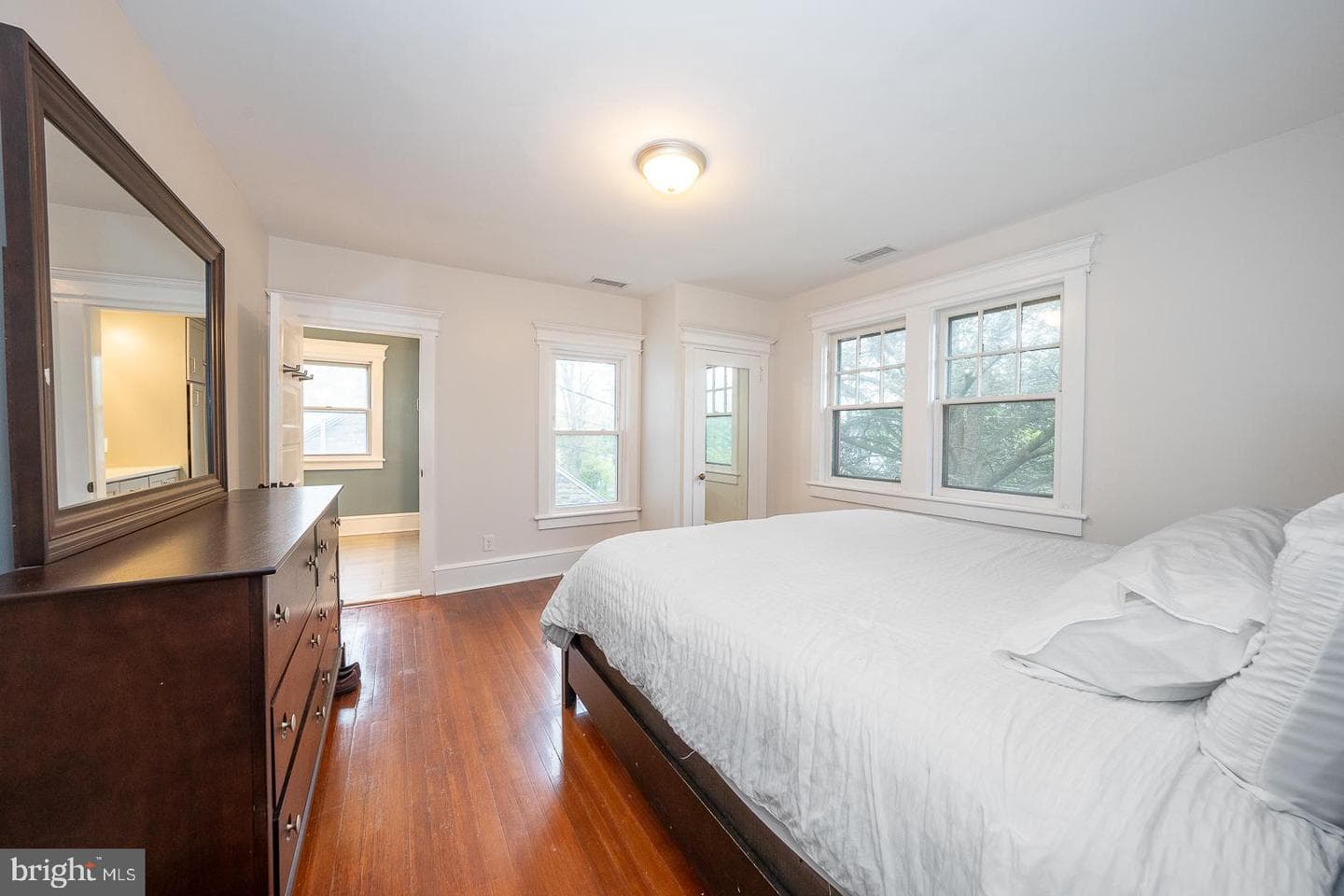 1121 Montgomery Avenue photo 27