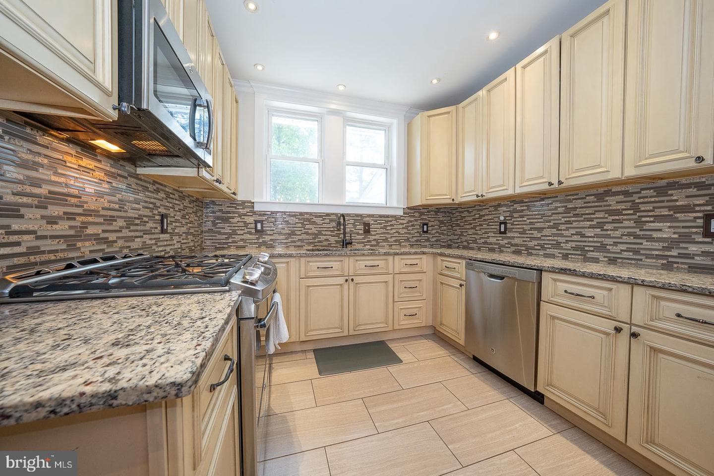 1121 Montgomery Avenue photo 3