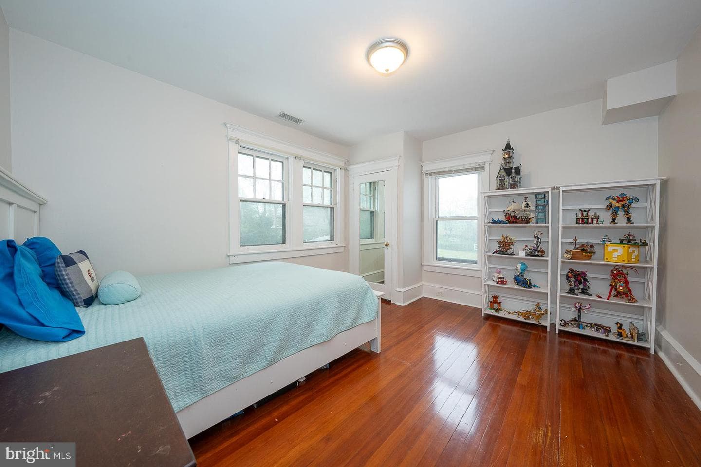 1121 Montgomery Avenue photo 31