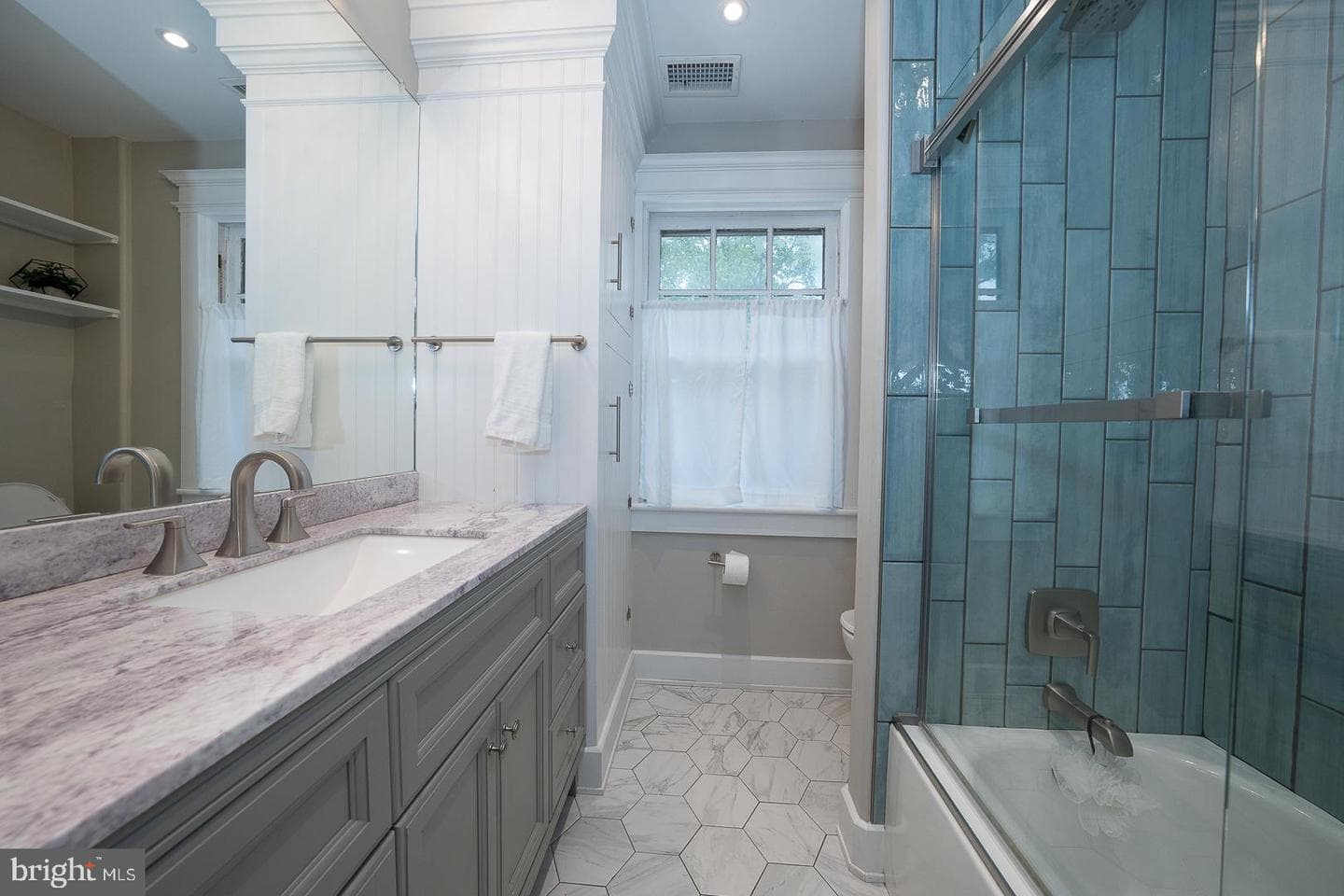 1121 Montgomery Avenue photo 34