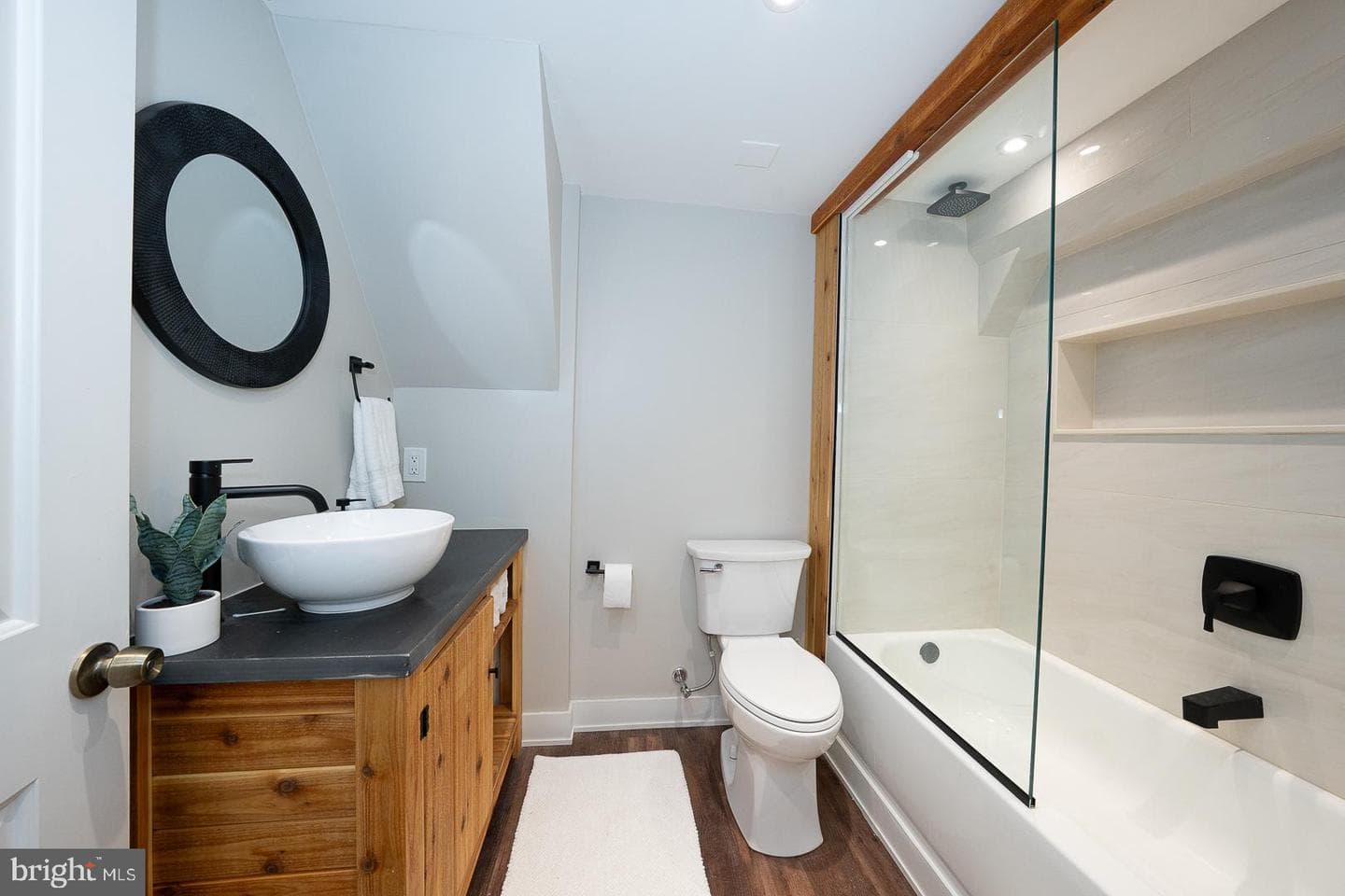 1121 Montgomery Avenue photo 38