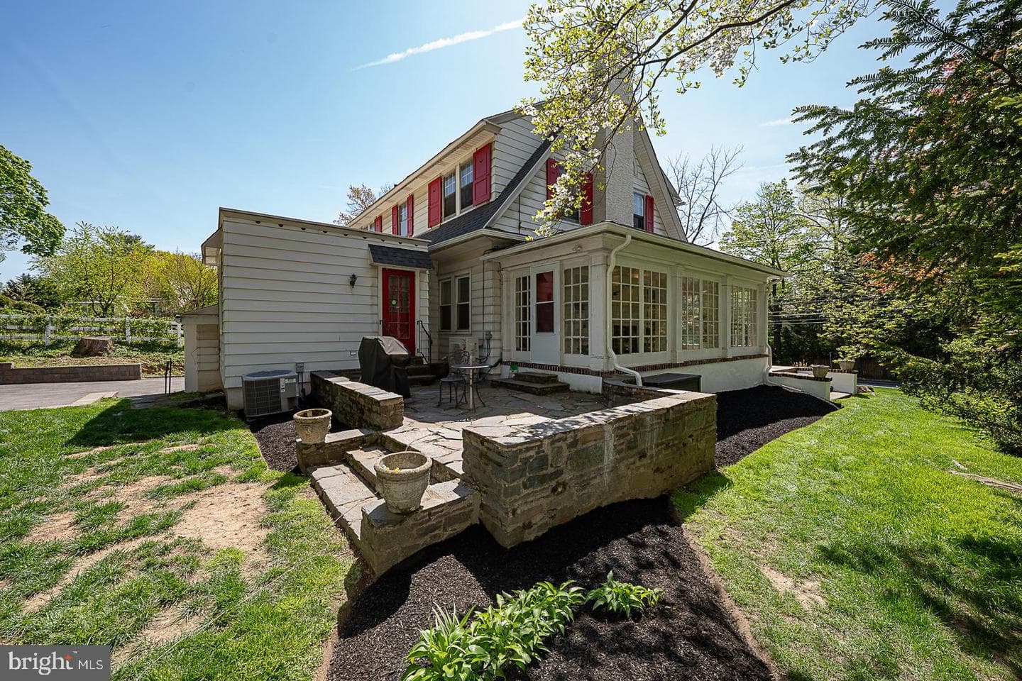 1121 Montgomery Avenue photo 39