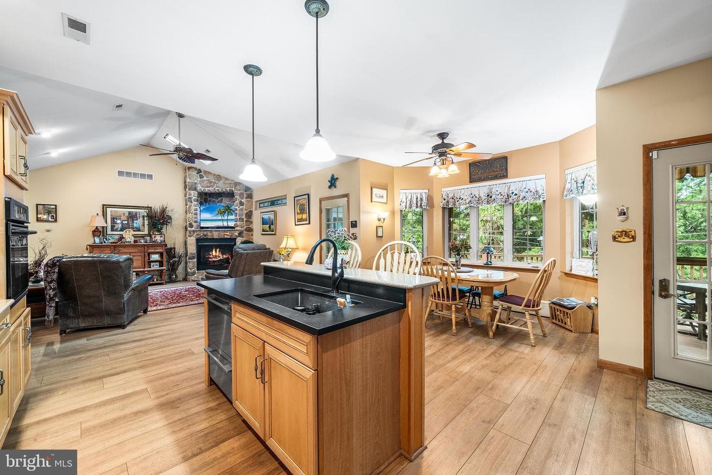 1416 Harry Street photo 13