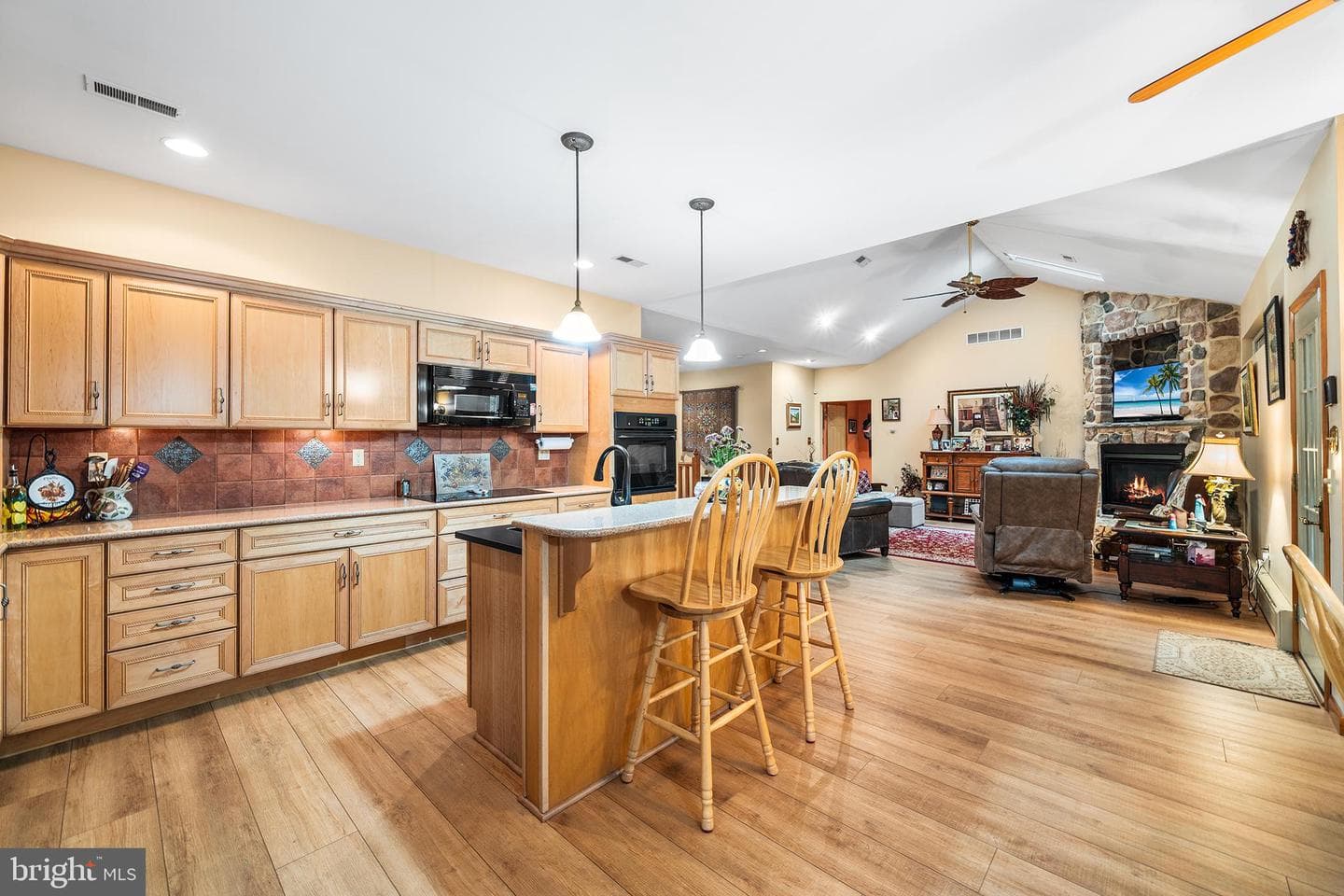 1416 Harry Street photo 5