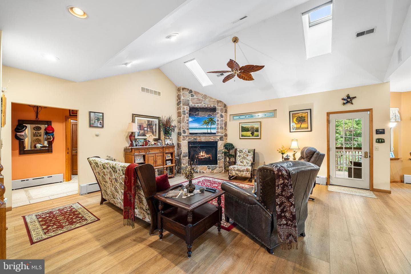 1416 Harry Street photo 6