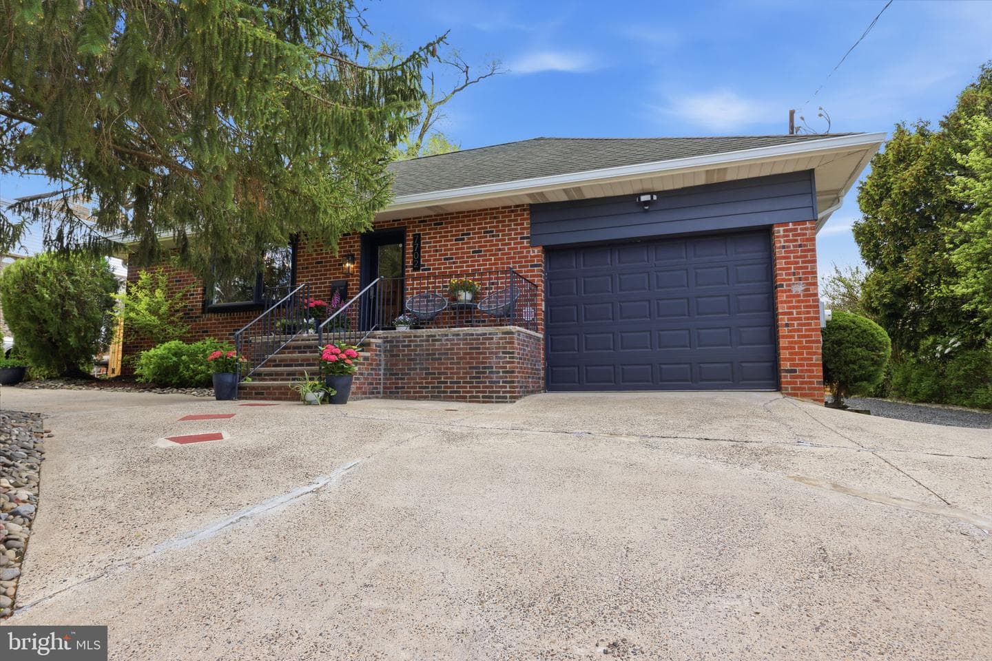 7702 Cheltenham Avenue photo 4