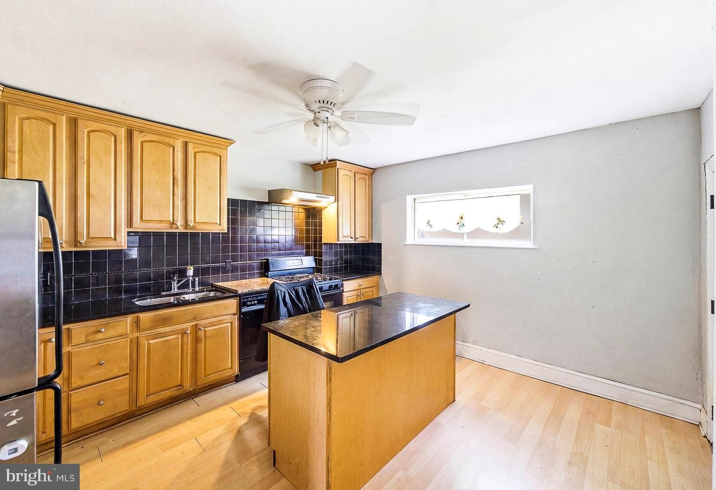 241 Chestnut Street photo 10