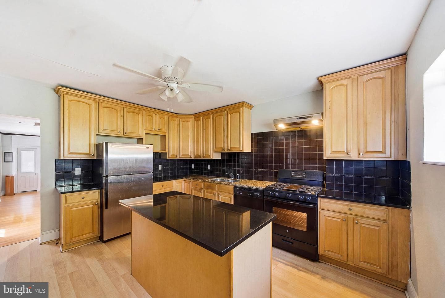 241 Chestnut Street photo 11