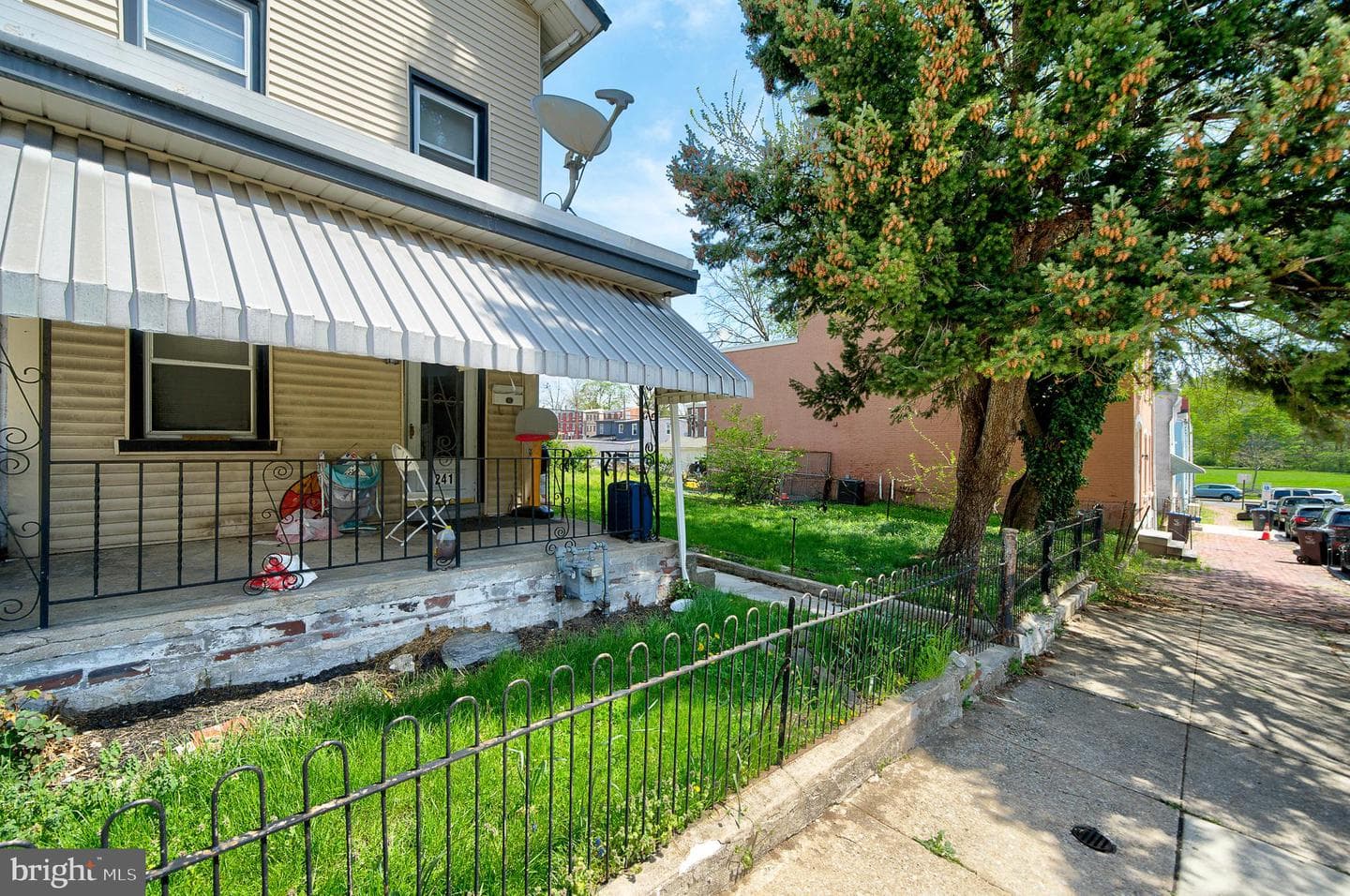 241 Chestnut Street photo 3