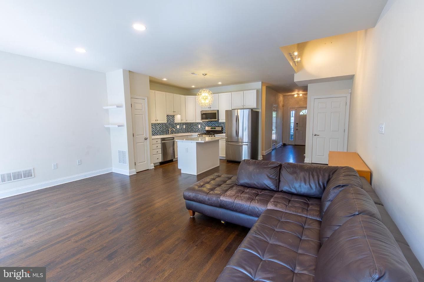 1025 Ford Street photo 4