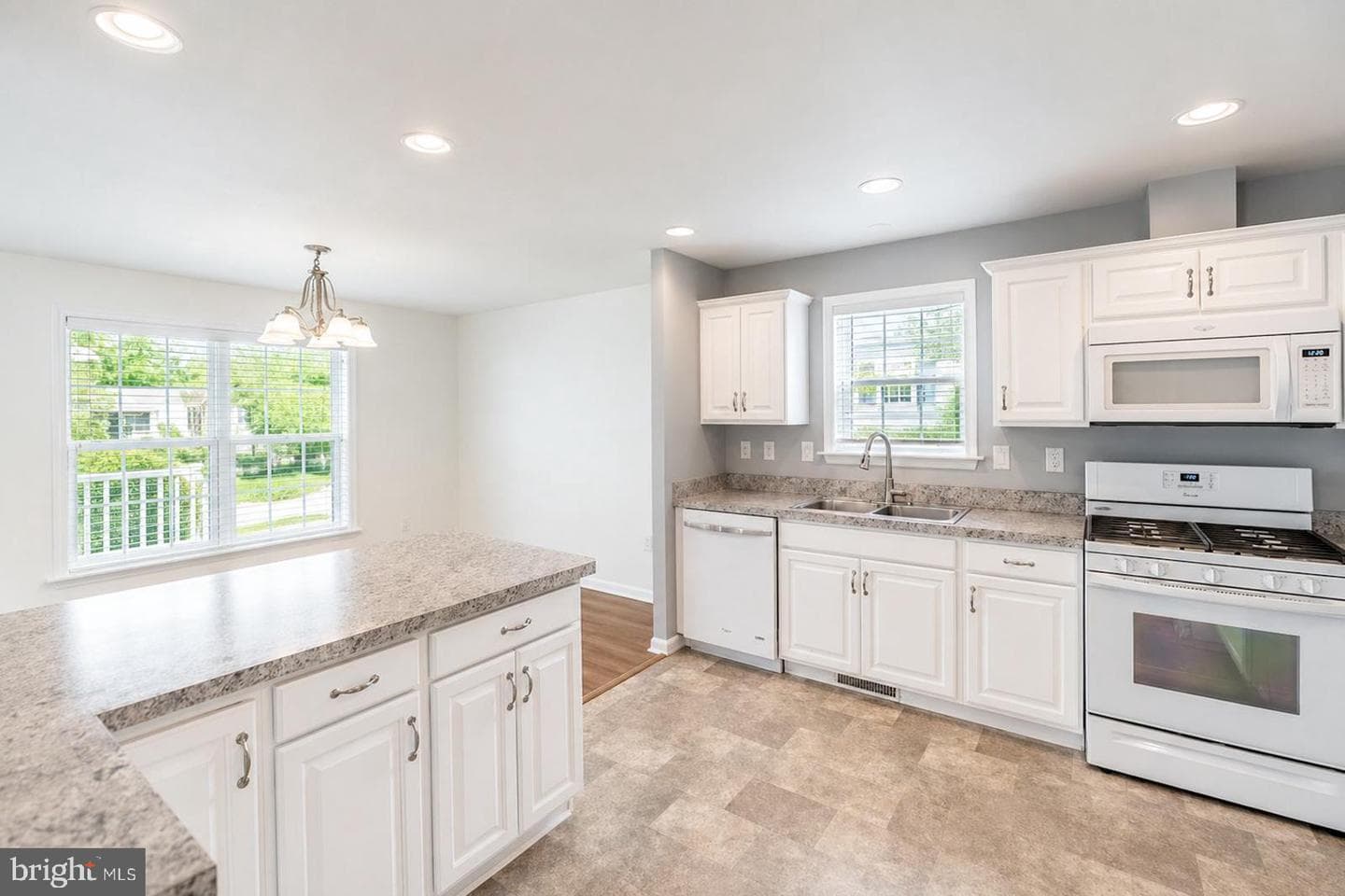 423 Honeysuckle Lane photo 19