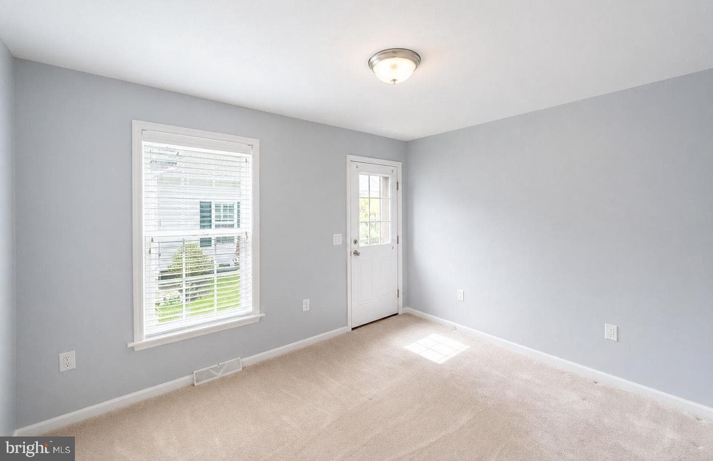 423 Honeysuckle Lane photo 30