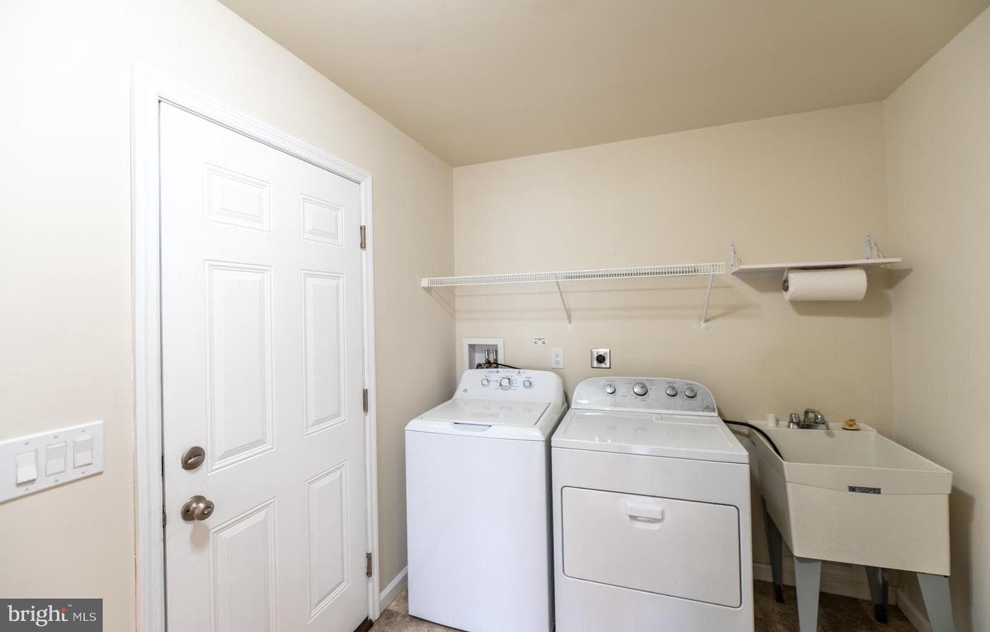 423 Honeysuckle Lane photo 37