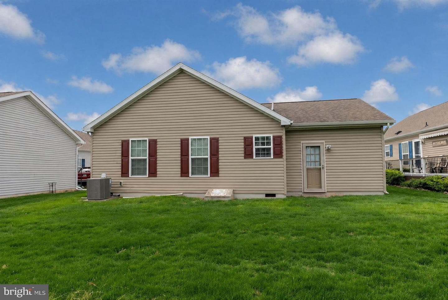 423 Honeysuckle Lane photo 40