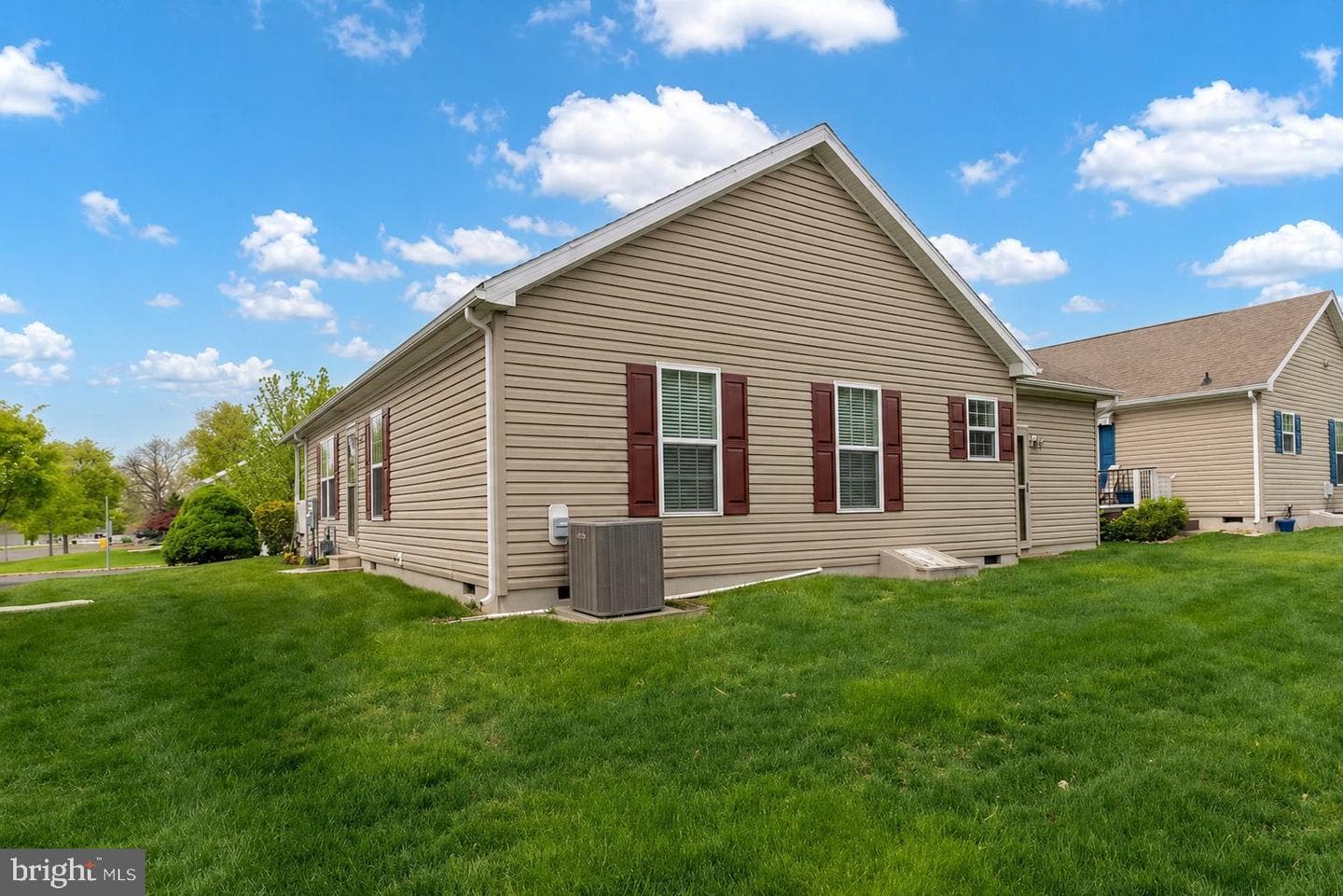 423 Honeysuckle Lane photo 42
