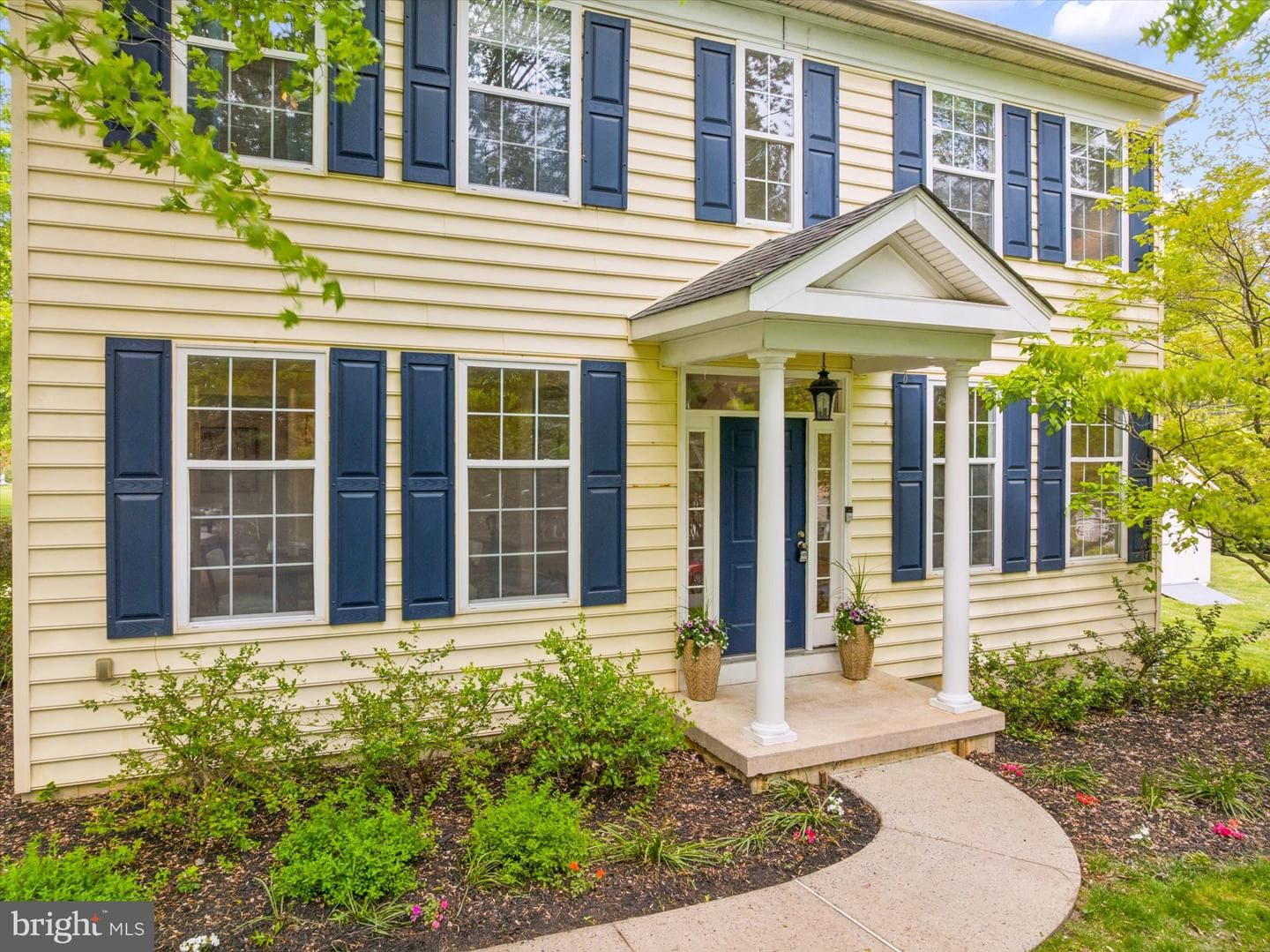 1001 Windsor photo 2