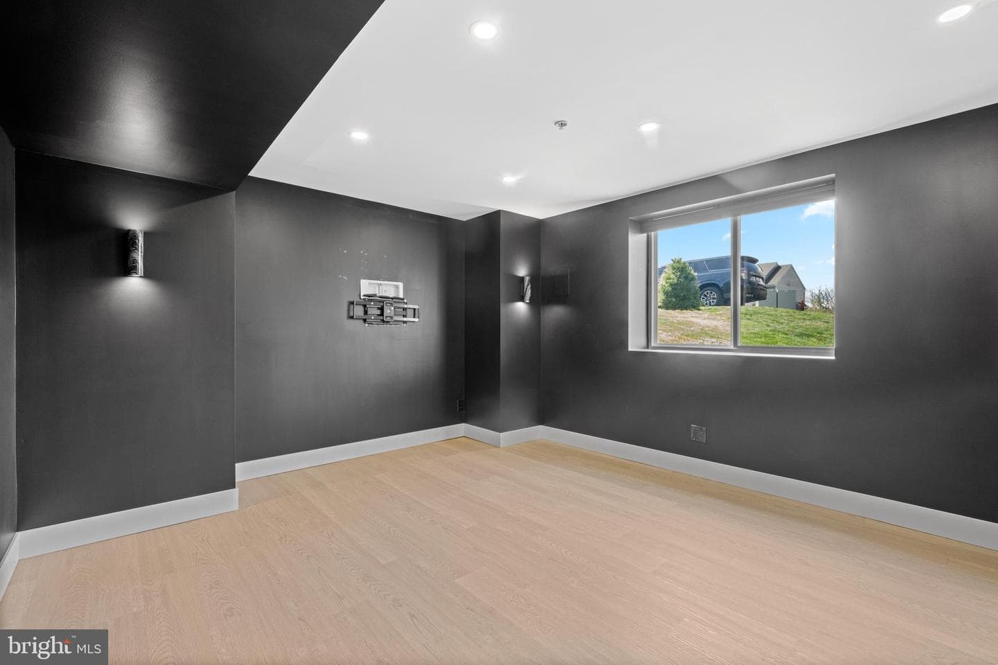 205 Hayward Street photo 28