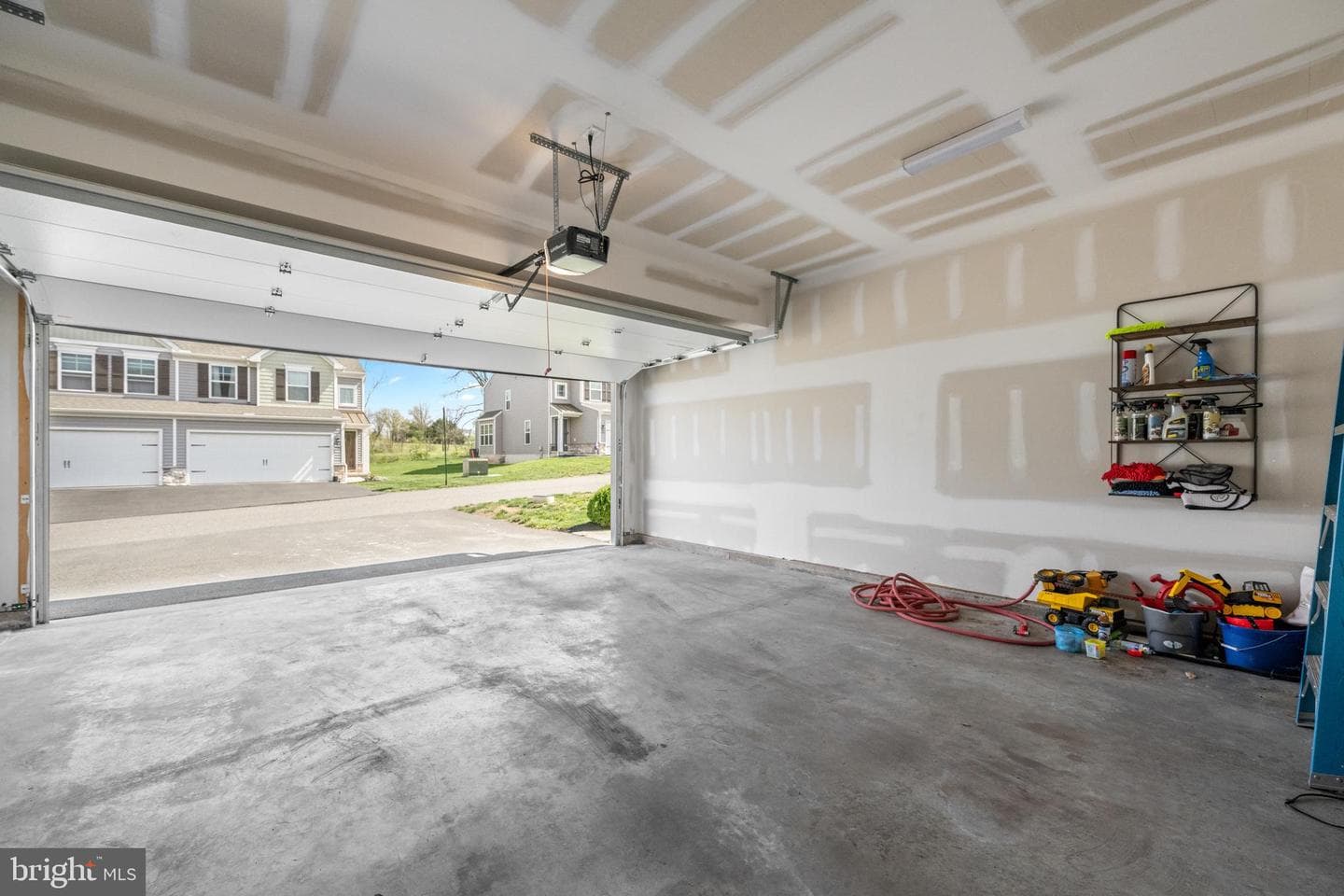 205 Hayward Street photo 34