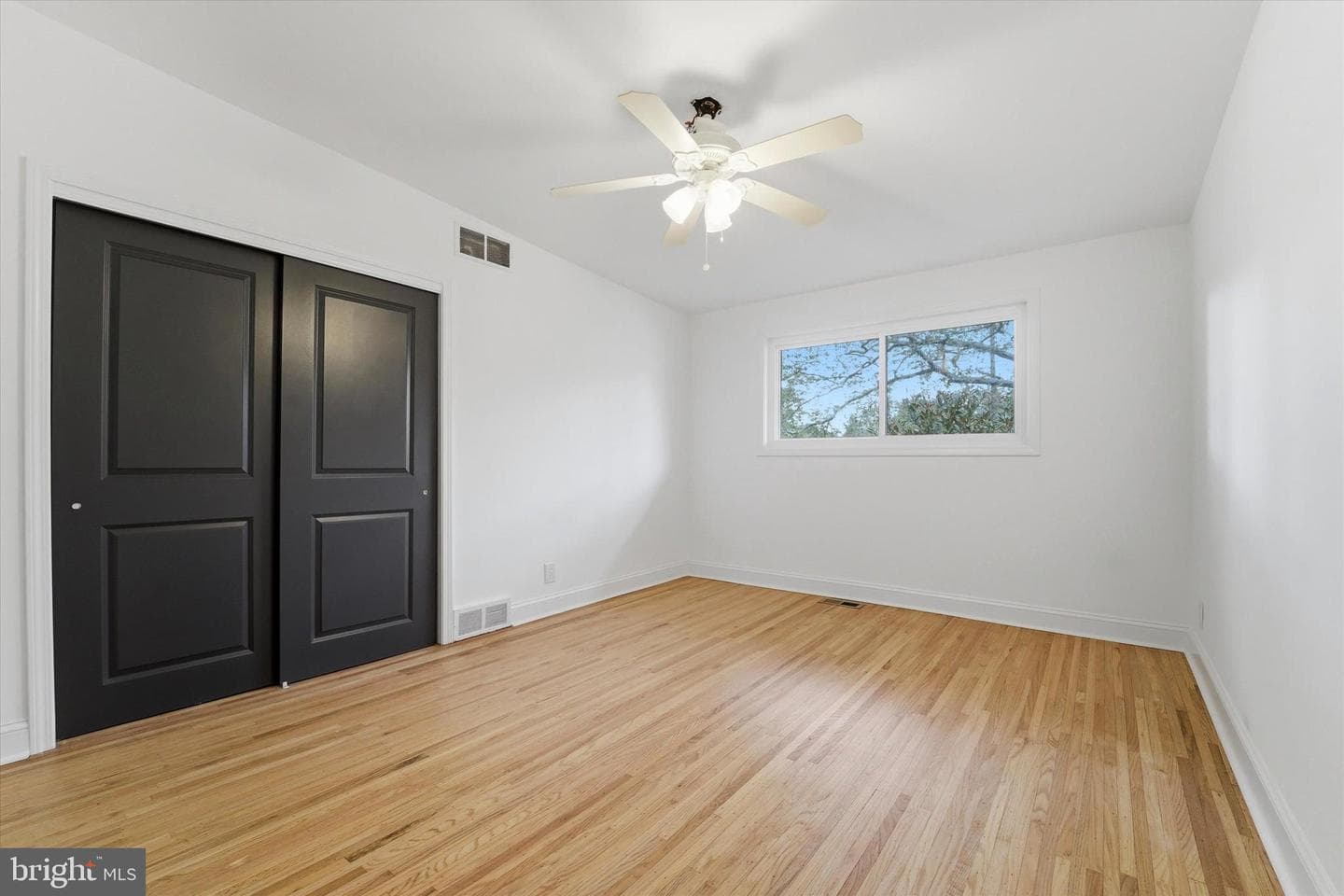 500 W Waverly Road photo 14