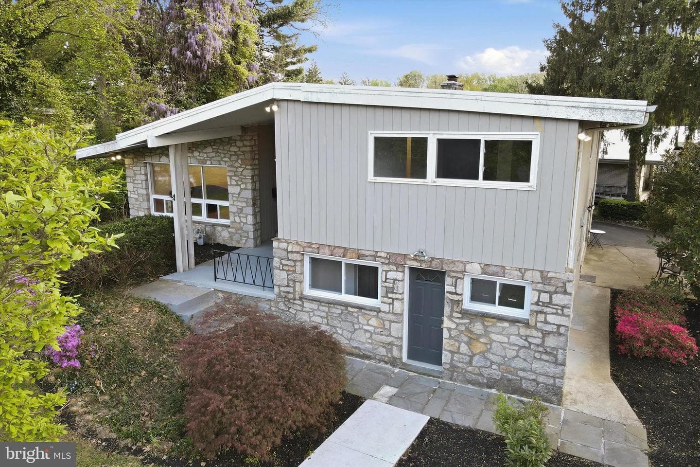 500 W Waverly Road photo 25