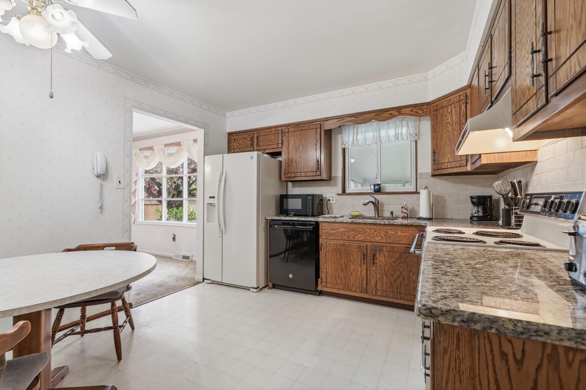 226 Silvestri Drive photo 16
